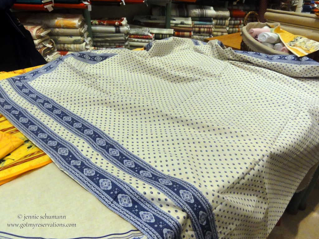 GotMyReservations -- La Victoire in Aix-en-Provence Lined Tablecloth